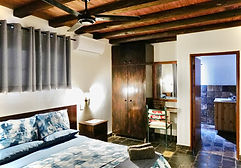 Rhinos Rest Bedroom 02.jpg