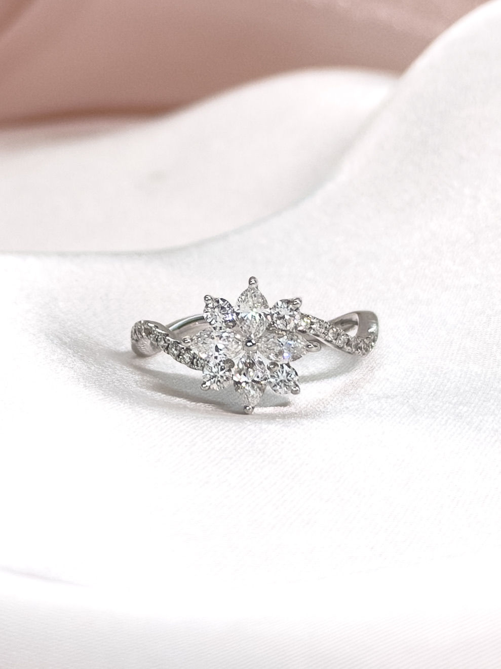 18K White Gold Marquise & Round Diamonds Ring