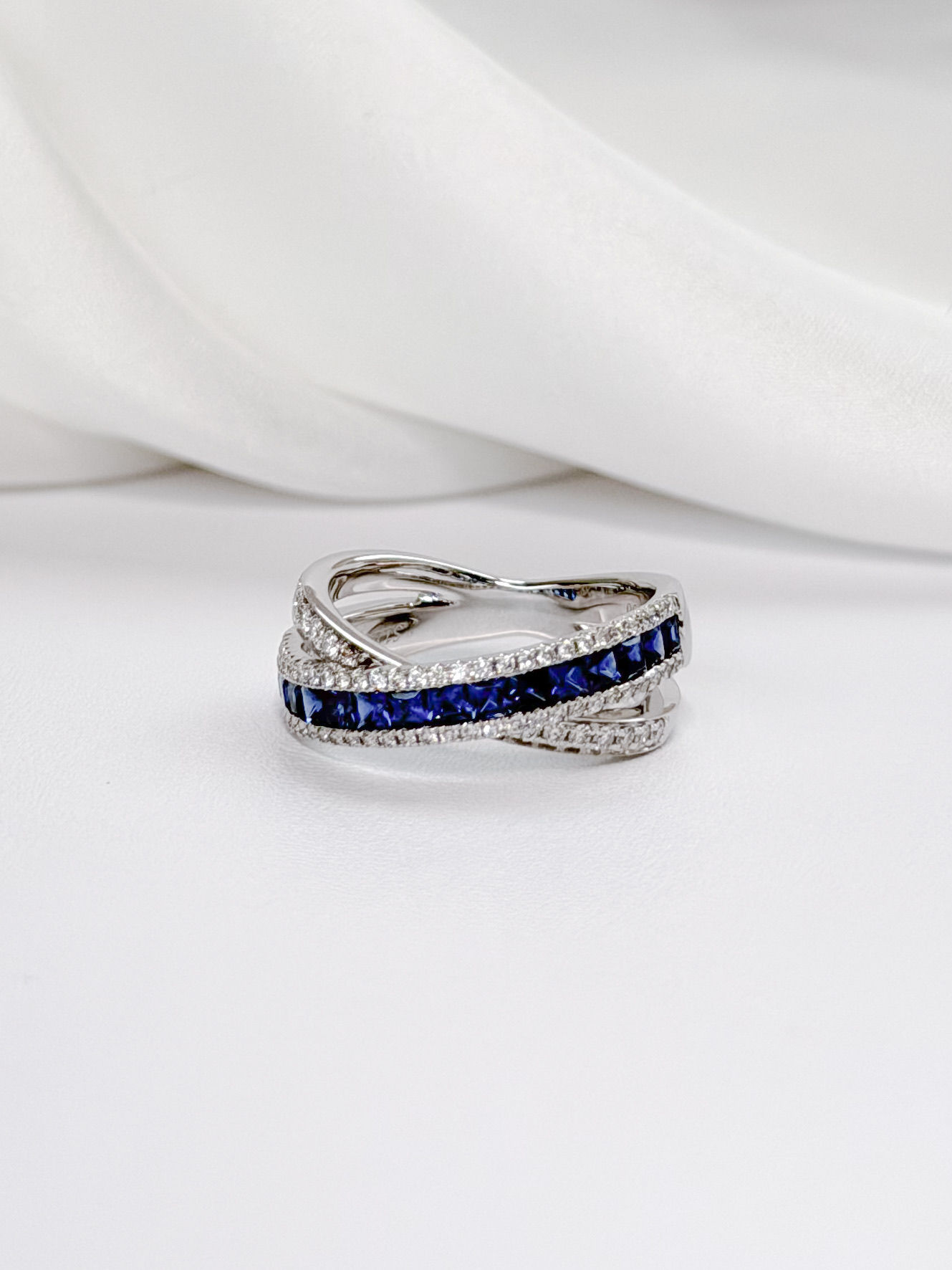 18K White Gold Blue Sapphires & Diamonds Ring