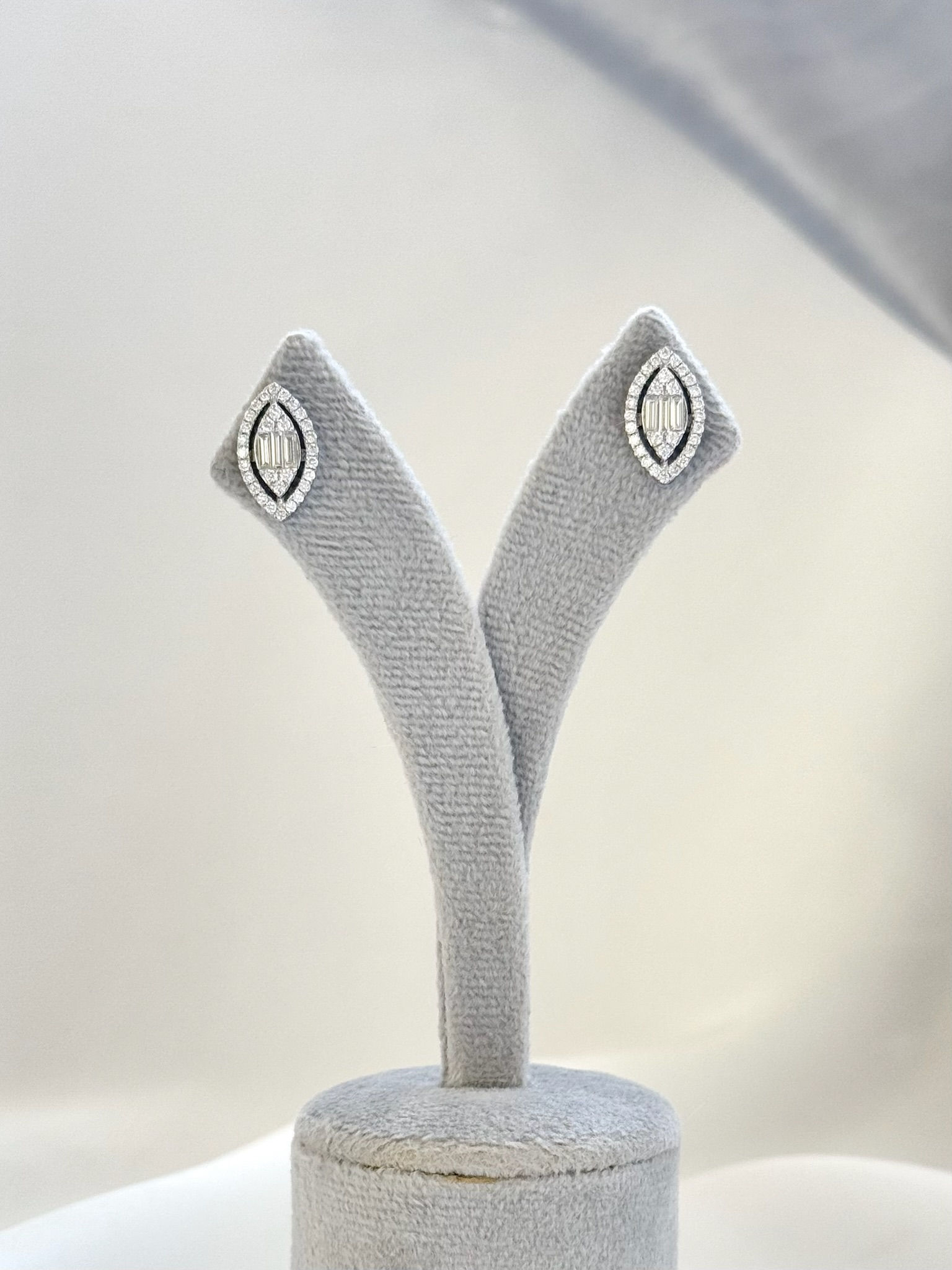 18K White Gold Illusion Marquise Shape Diamonds Earrings