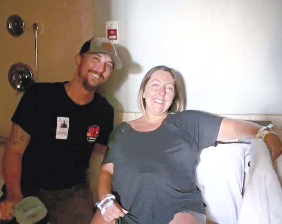 Mom and dad labor in the bathroom during active labor SWFL