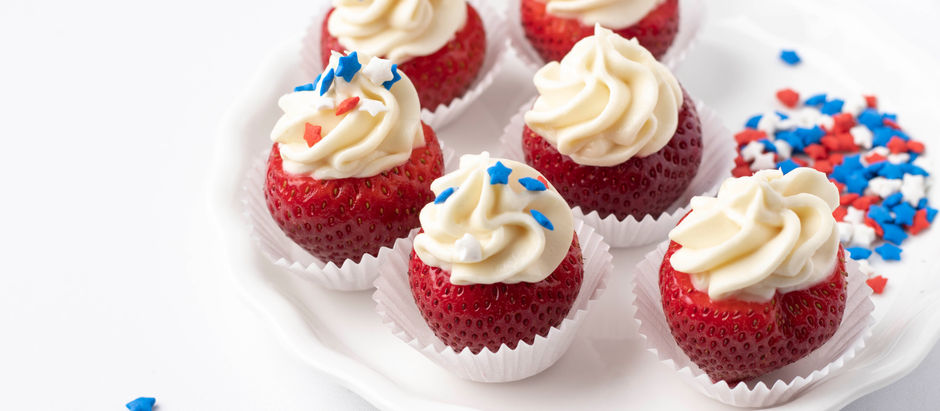 4th of July Cheesecake Stuffed Strawberries