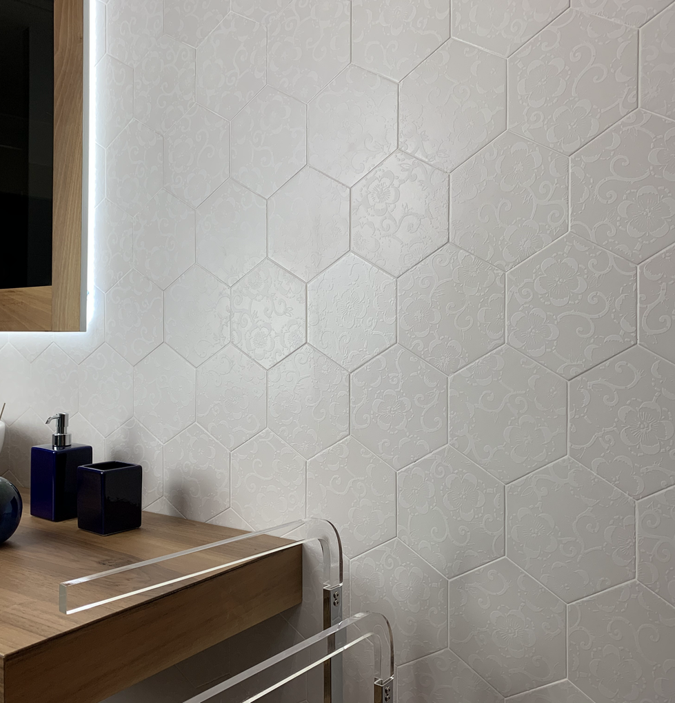 exa16 w300 white flora.HEIC