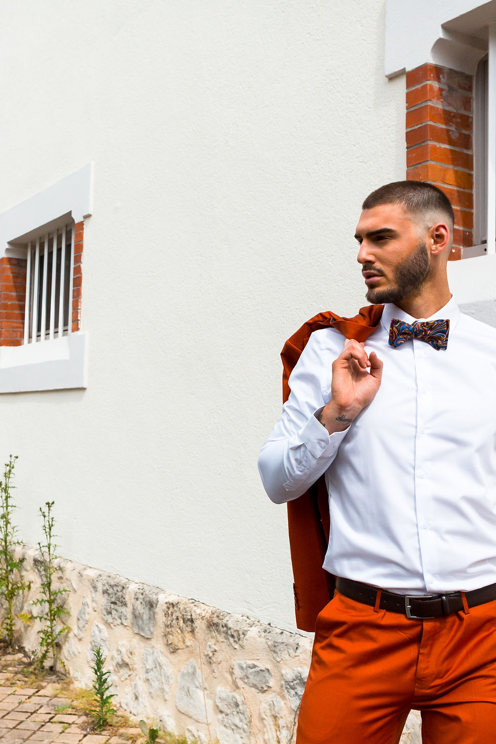 Miniature : noeud papillon chemise coton blanc slim fit et costume orange