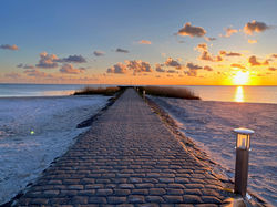 Makkum Beach Sonnenuntergang Steg 2