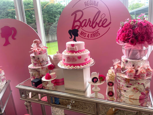 Mesa de dulces y pastel de fondant