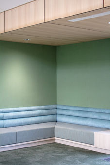Built-in corner seating at Kala Primary School featuring BACH Commercial’s upholstered acoustic backrests and green acoustic walls.