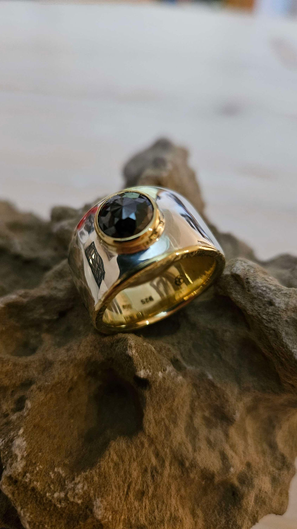 Miniaturbild: Diamantring mit schwarzem Stein 