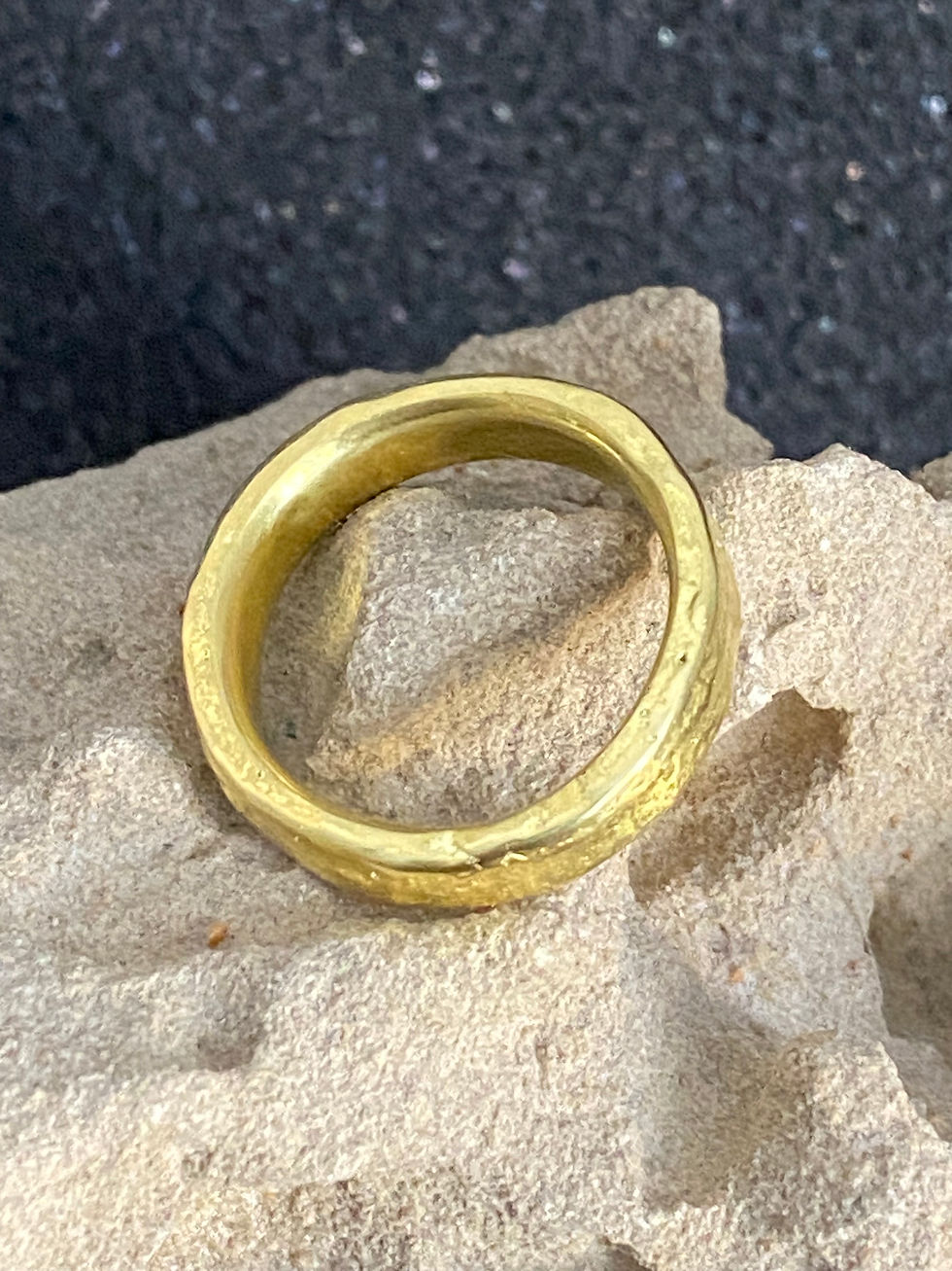 Miniaturbild: Geschmiedeter Ring 900 Gold Einzelstück