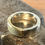 Miniaturbild: Handgefertigter Bandring aus 925er Sterling Silber mit 585er Goldeinsatz Gr 54