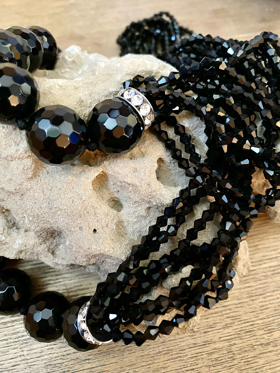 Miniaturbild: Lange schwarze Perlenkette aus Onyx