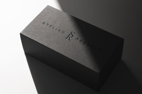 17312781_Logo_Mockup_Luxury_Box_Watch