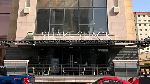 Shake-Shack-Al-Fanar-Restaurant-Exterior