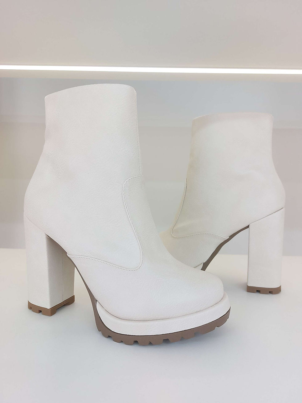 Miniatura: BOTA MILAN OFF WHITE DESTROYED