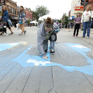Iowa 3D chalk artist Kathleen Joy Roling