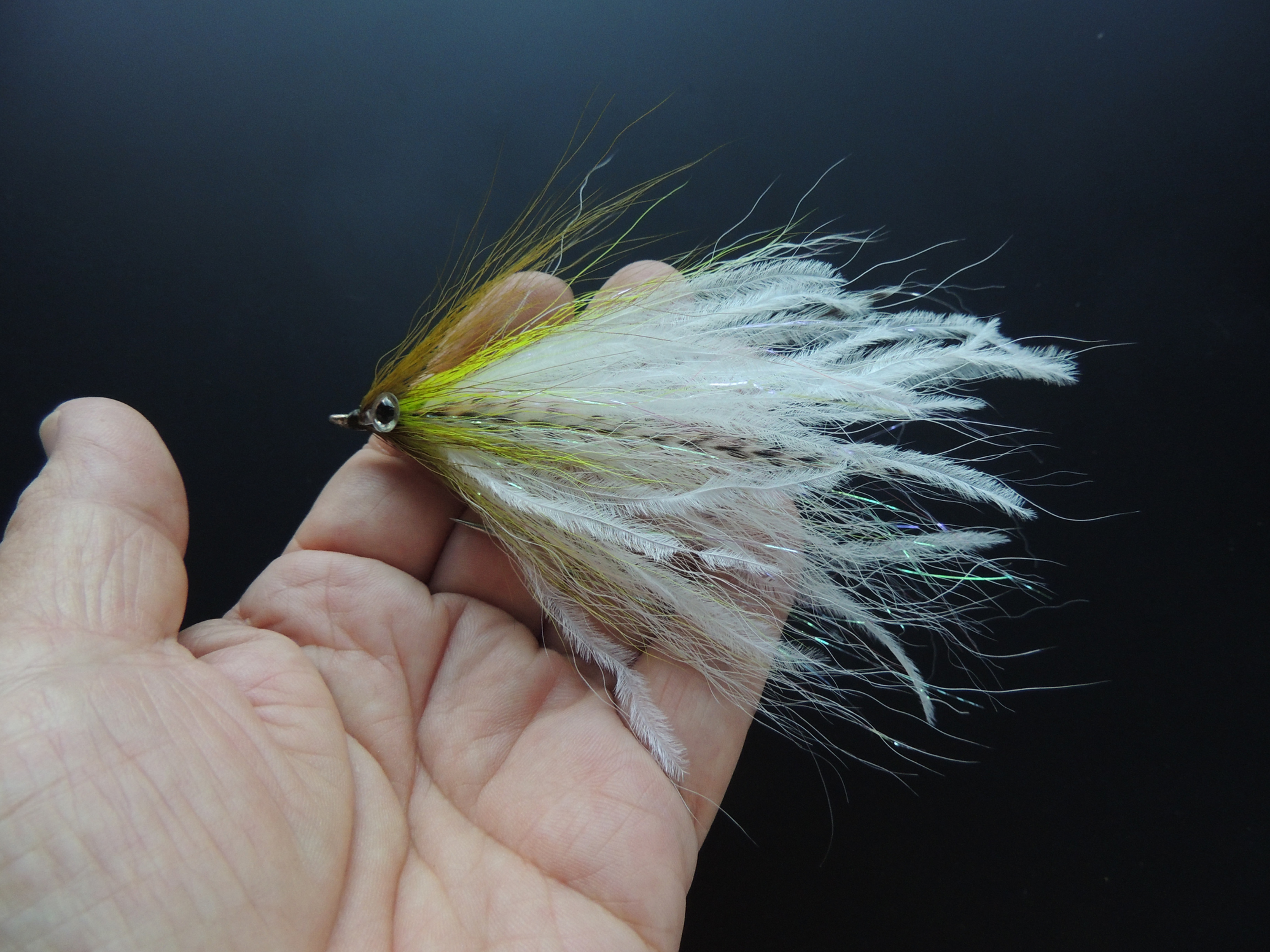 H010 Hollow Deceiver Oama Colors White Green Tan 3/0 Gama SC15