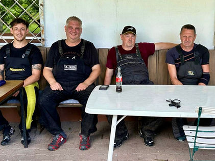 Die 4 von der Tanke😃