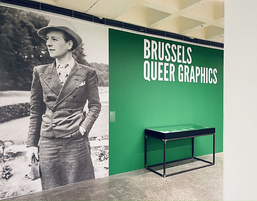 Rondleiding door de tentoonstelling Brussels Queer Graphics in het Design Museum door Marian Lens