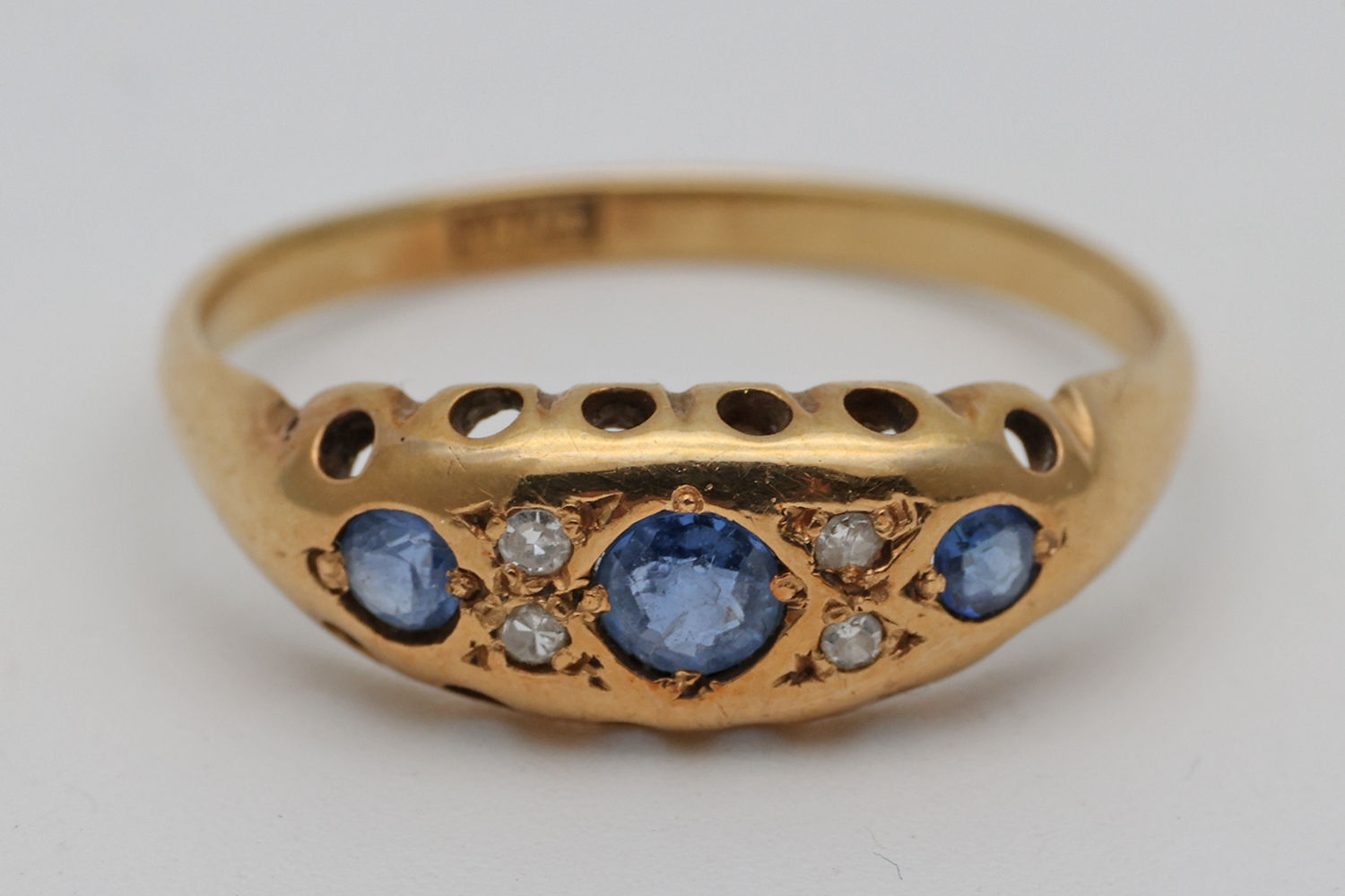 Edwardian 18ct gold sapphire and diamond ring