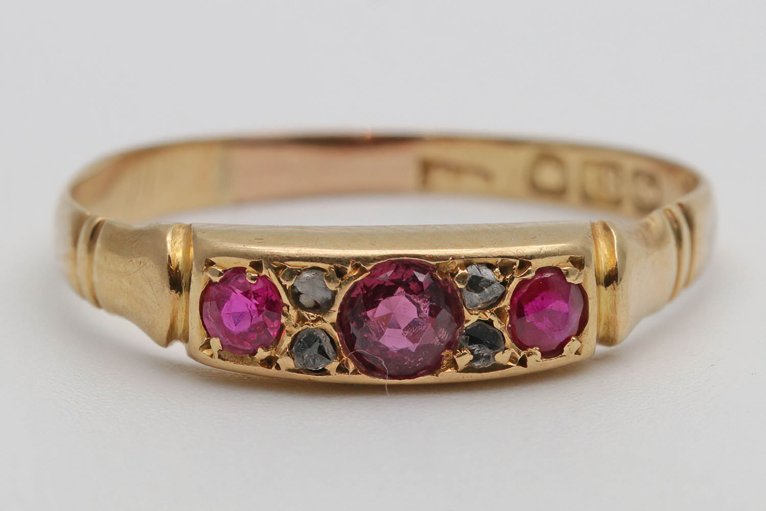Victorian 18ct gold ring