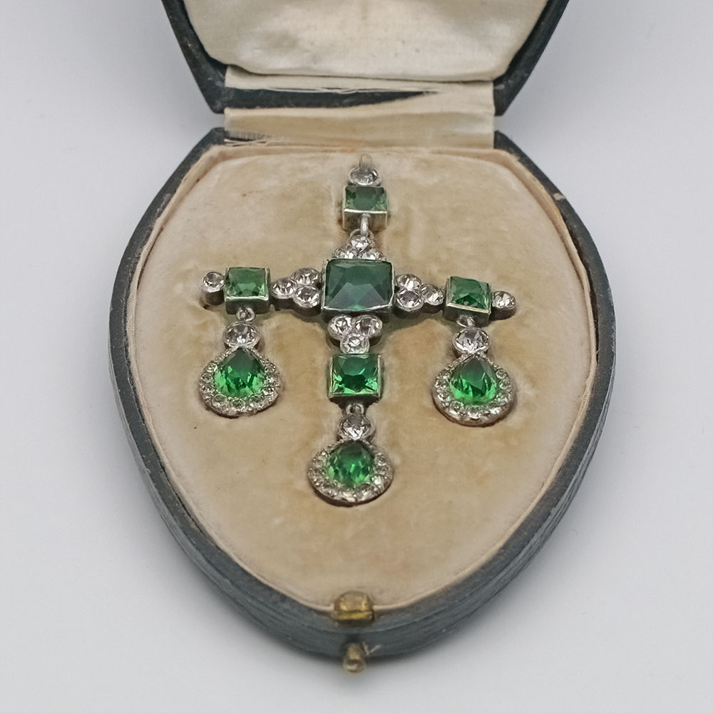 Georgian paste girandole pendant in original box