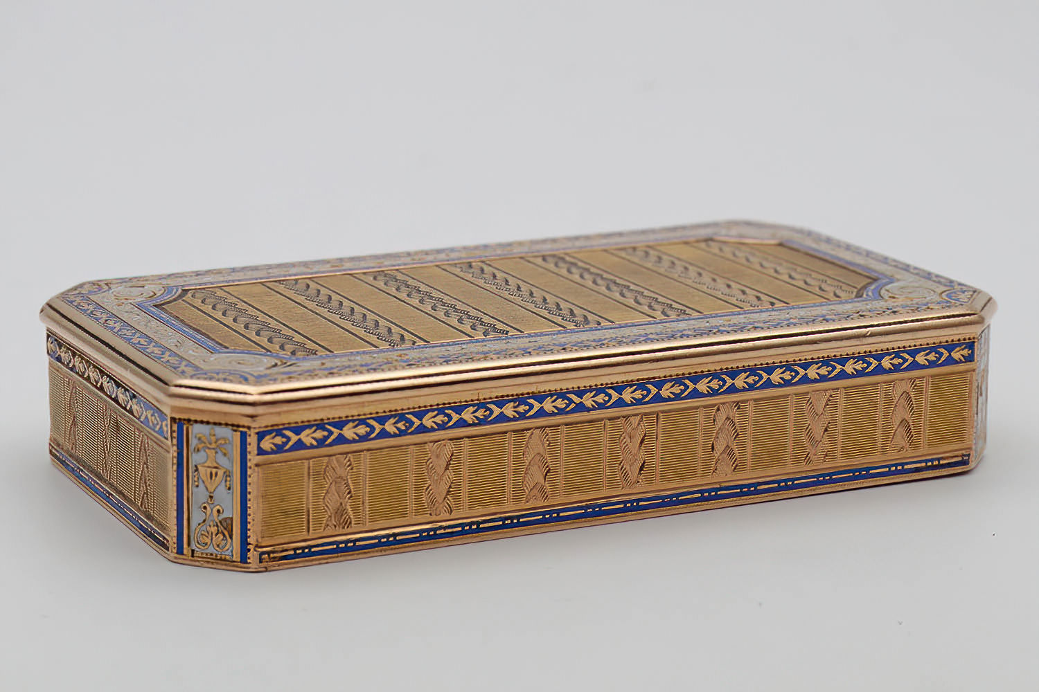German 18ct gold and enamel snuff box c.1800