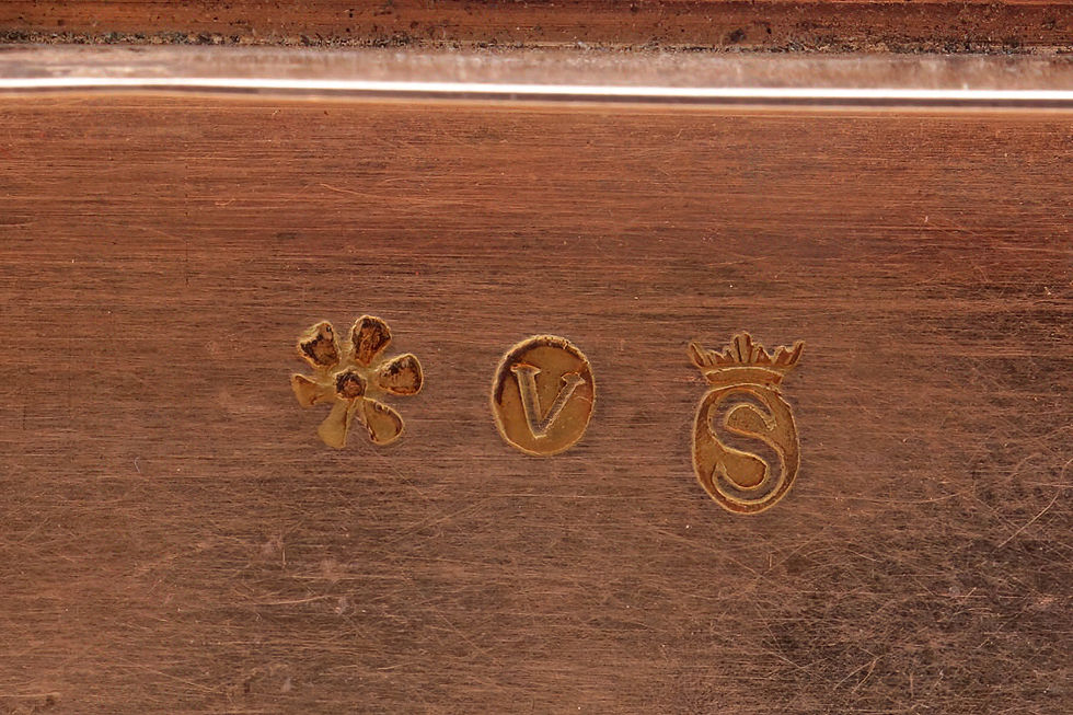 Thumbnail: German 18ct gold and enamel snuff box c.1800