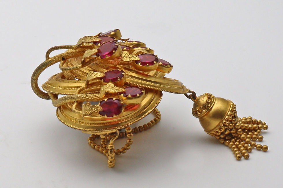 Thumbnail: Victorian almandine garnet brooch