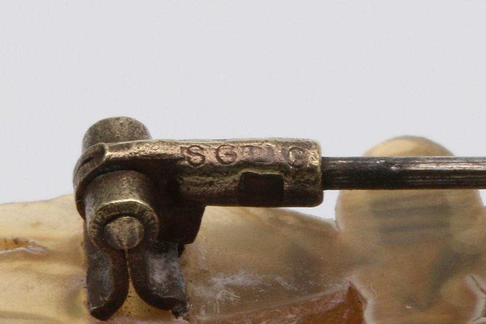 Thumbnail: Art Nouveau carved horn brooch