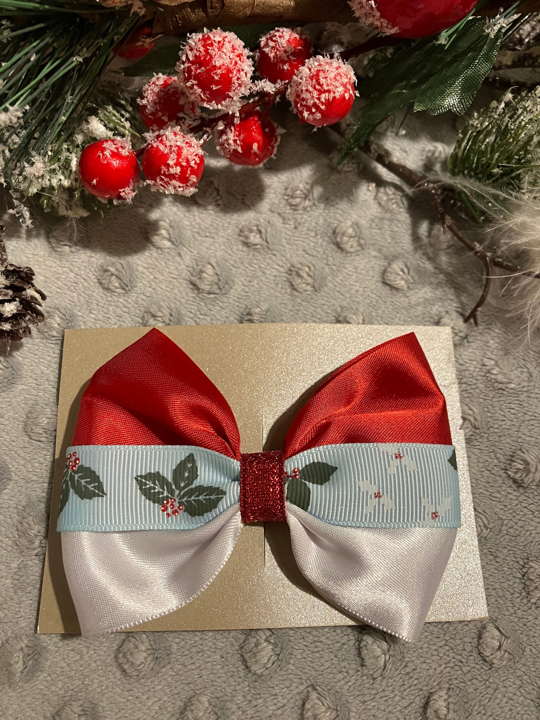 Matu sprādze GAIŠI ZILĀ/SARKANĀ ZIEMASSVĒTKU PUĶE