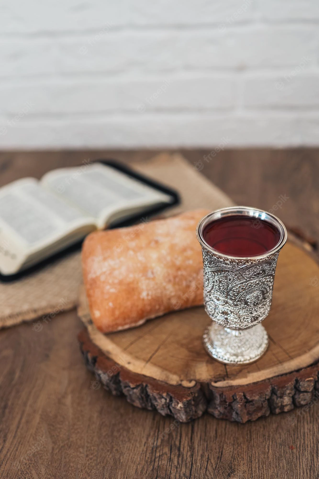 christian-communion-bread-wine-wooden-background_206268-1142.webp