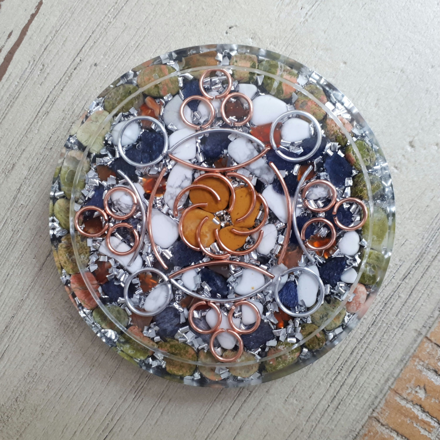 Met gele jaspis & witte howliet