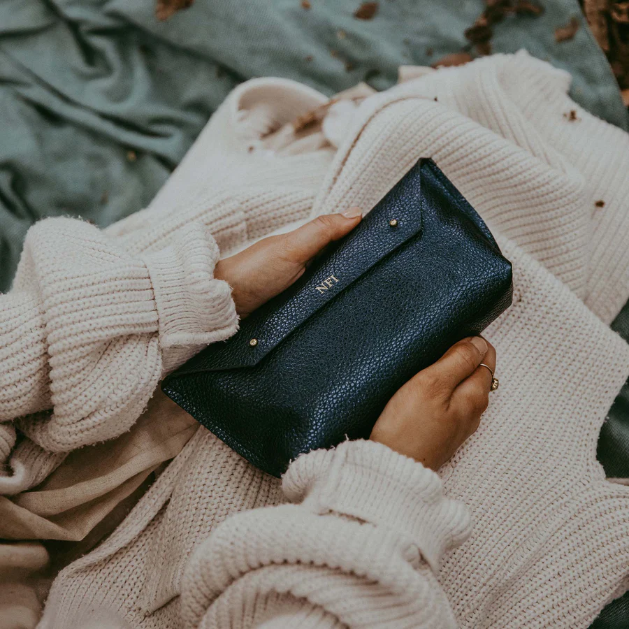 MetallicNavyAillaClutchBag_900x.webp