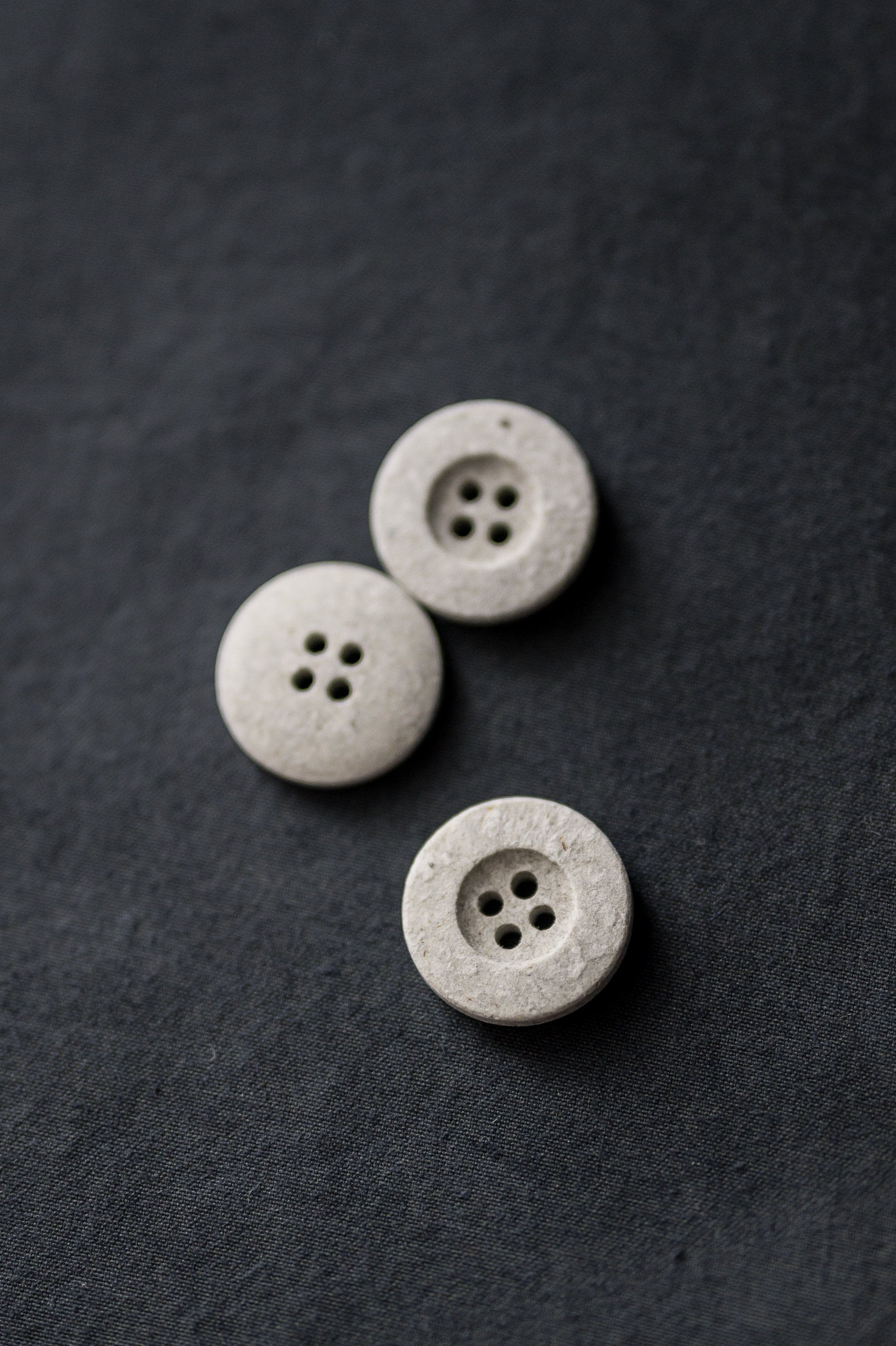 Chalk 18mm Button