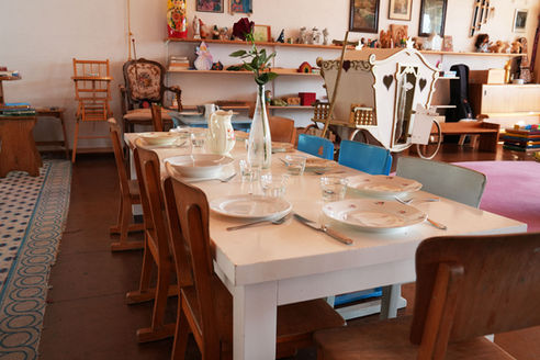 Gedeckter Mittagstisch für Kinder im KinderKulturHaus in St. Niklausen bei Luzern