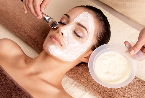 Kosmetikbehandlung, Maske, Facial, Facial treatment, Entspannung, Kosmetik