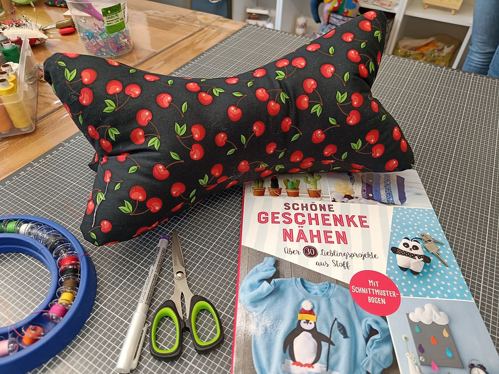 Workshop_Nähen_Gruppe2_Lesekissen (1).jpg