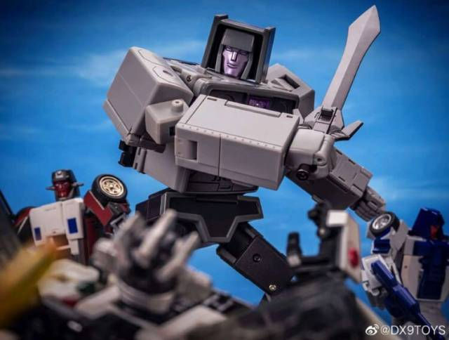 Thumbnail: [BtB Order] DX9 Toys D14 Capone Reissue Attila Combiner