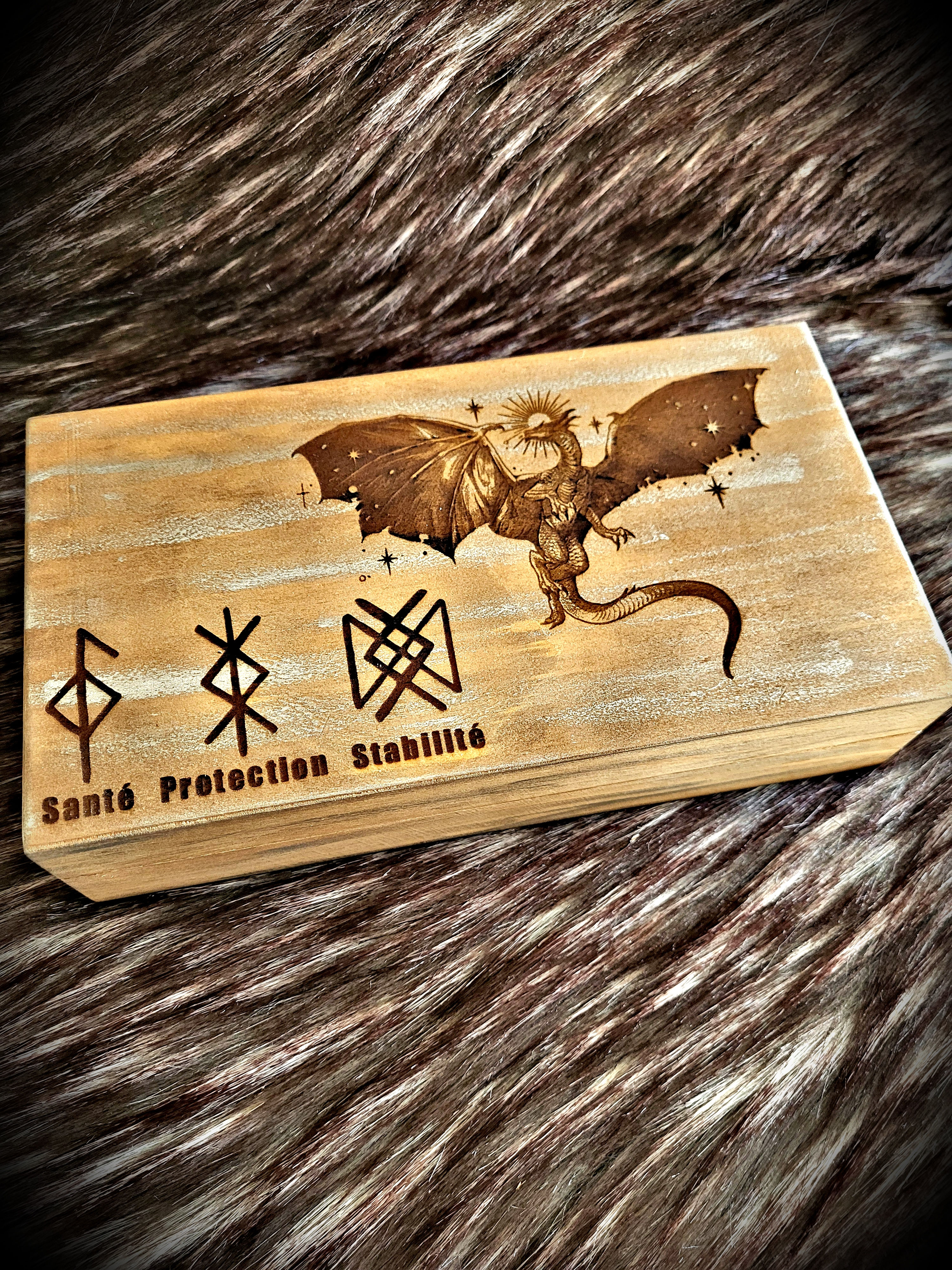 boîte gravée à recharge énergétique