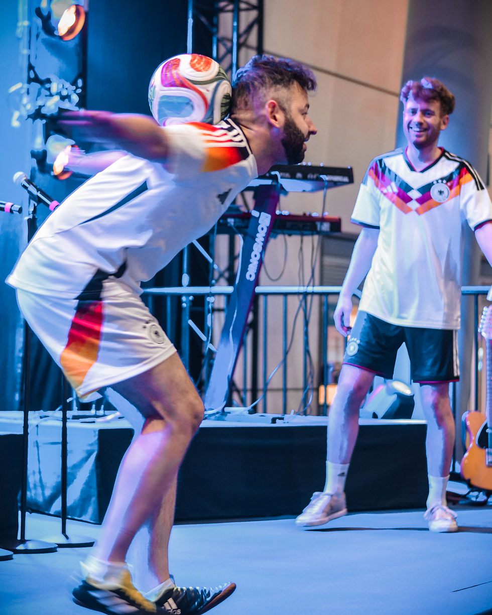 Interaktive Freestyle Fußball Duo Show mit Florian Halimi auf der Hannover Messe