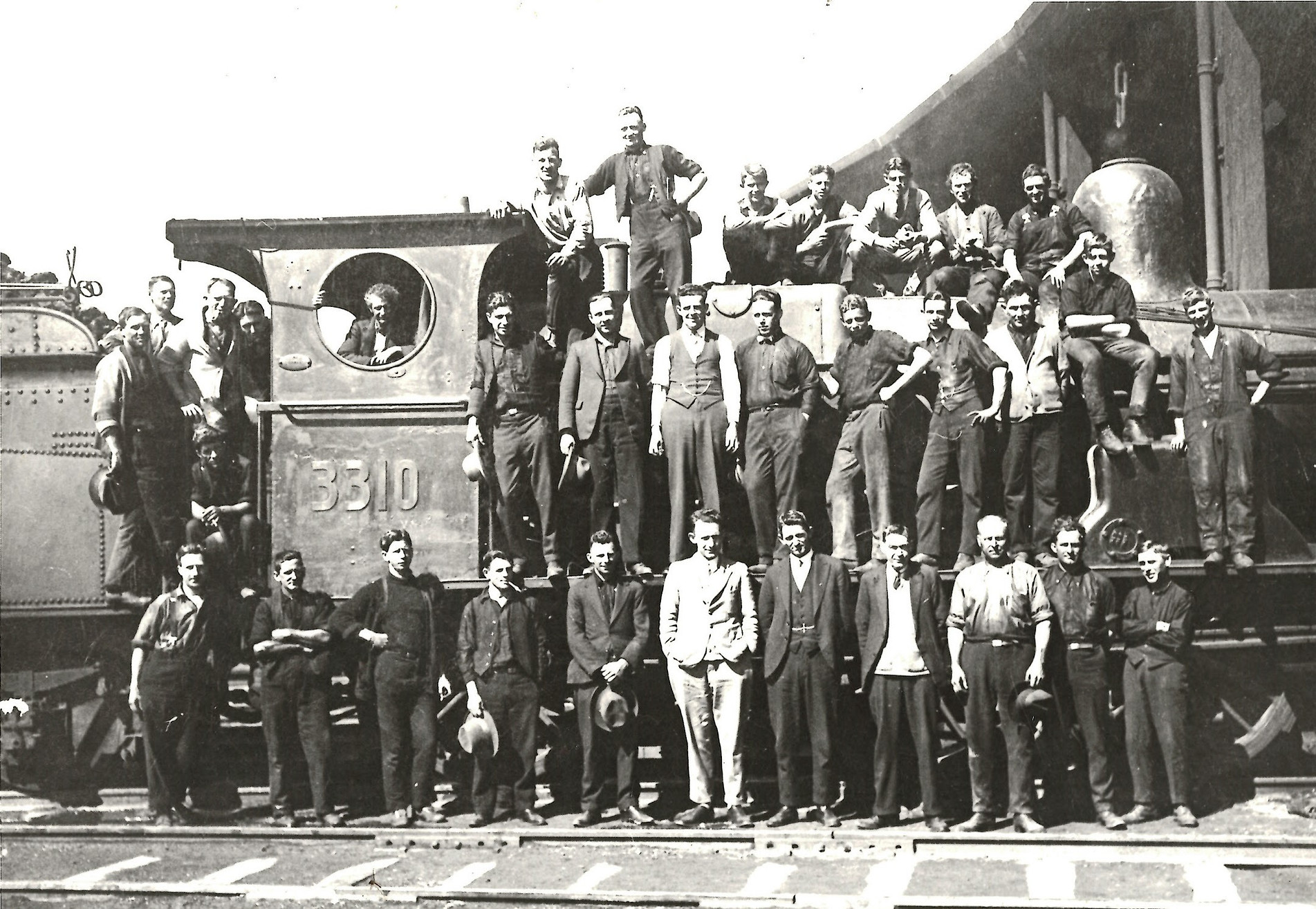 Cowra-Loco-Group-Photo-Circa-1930.jpeg