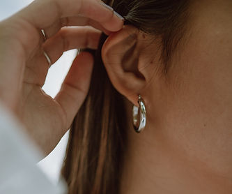woman in white shirt wearing gold necklace_edited.jpg