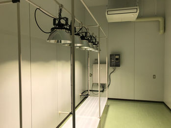 植物育成用大容量LEDの栽培棚を某大学様でご使用いただいています。