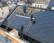 PDSO Schindeldach bei der Montage.jpg