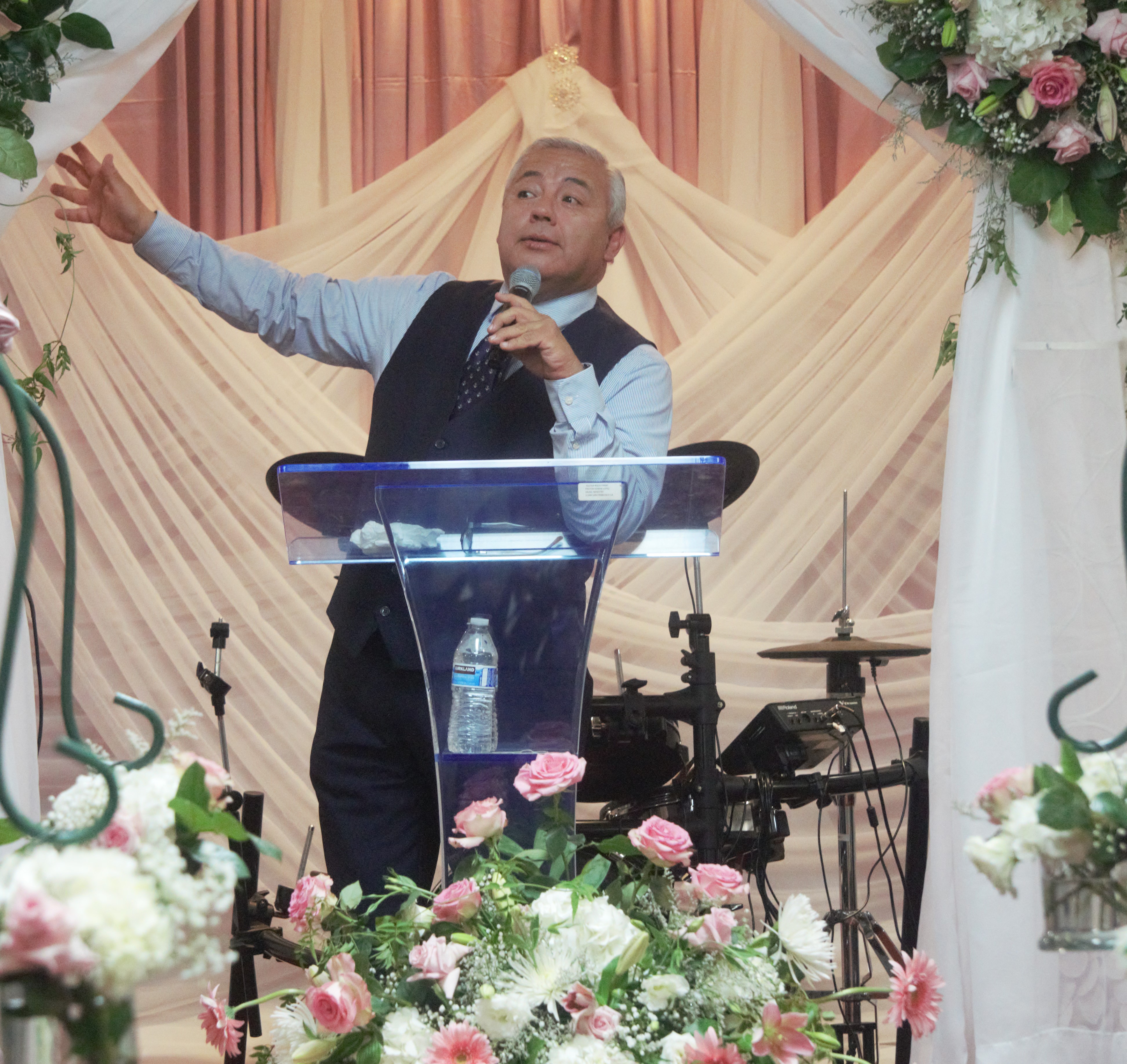 Imagen de la página original de Iglesia Misionera Roca Firme junto al mensaje pastoral