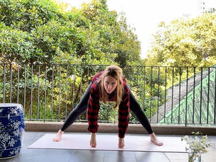 How Yoga Enhances Mindfulness Practices