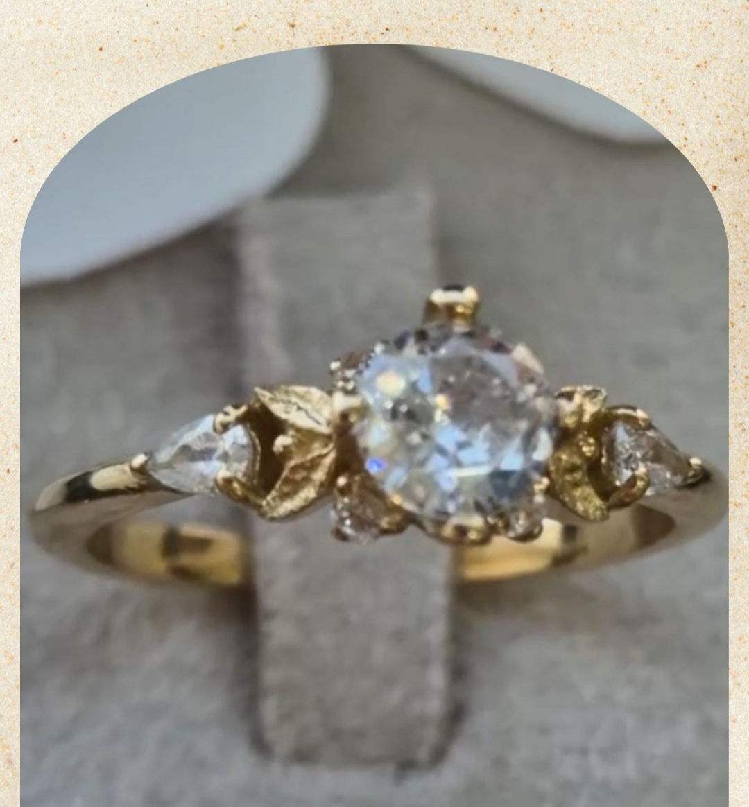 ANEL SOLITÁRIO EM OURO 18K