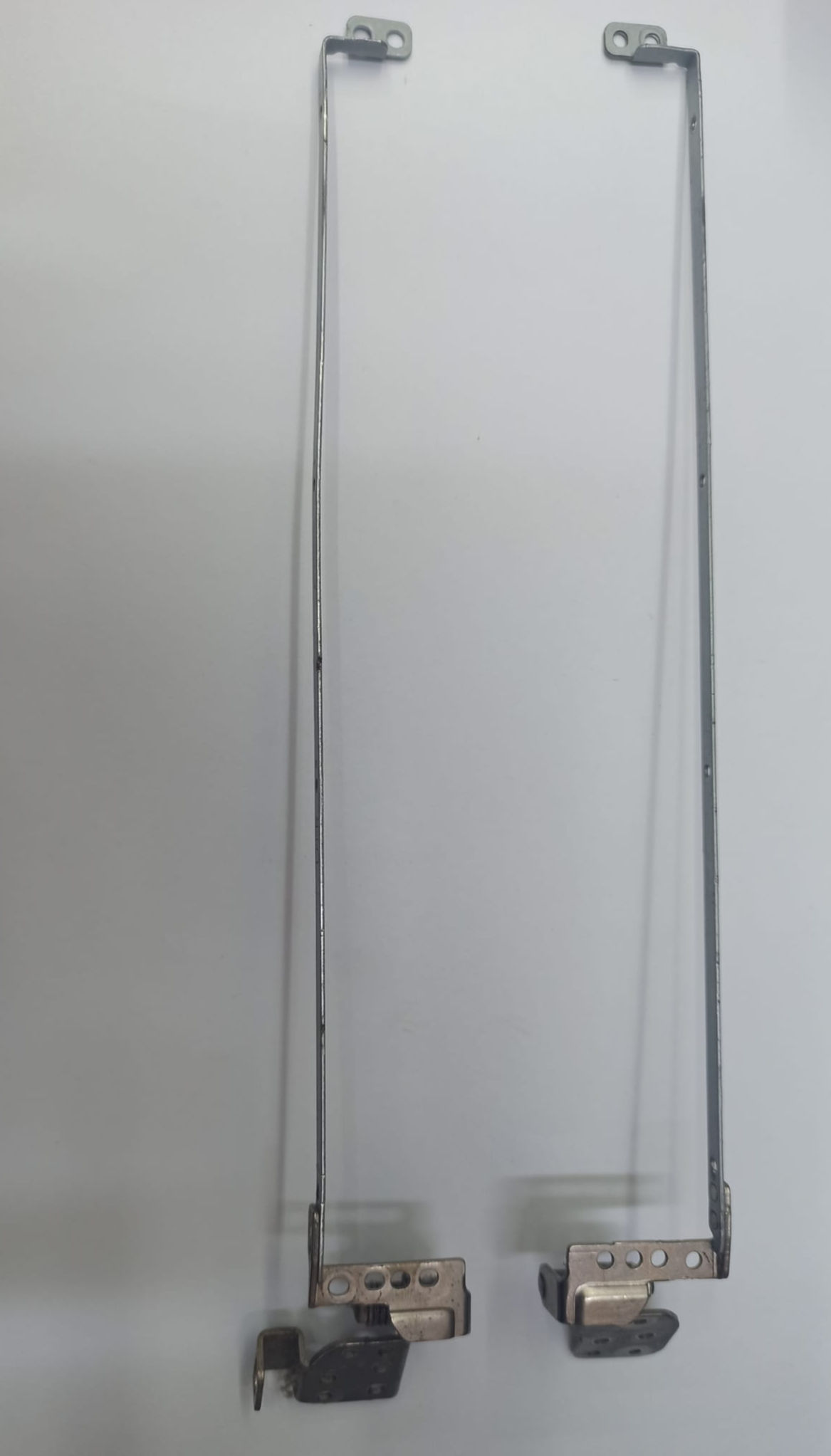 Toshiba Satellite L850‑1P2 Orijinal Çıkma Menteşe