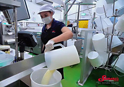 Sameros How we make gelato - frame at 0m37s_edited
