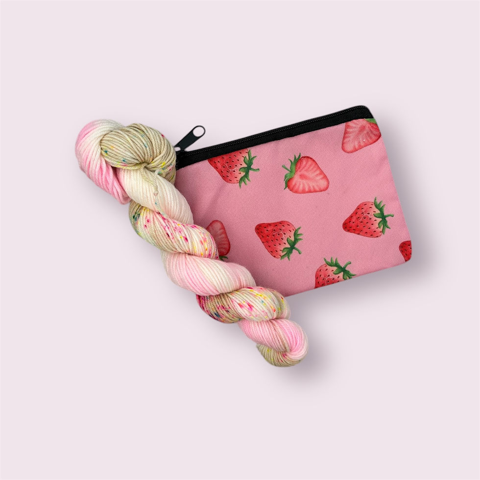Strawberry zipper pouch 